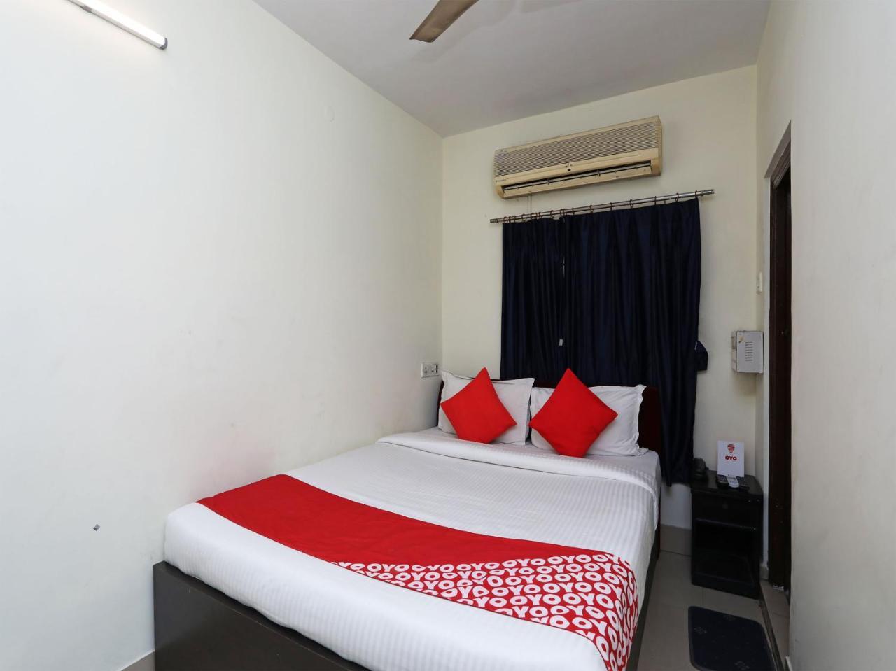 Oyo 13906 Vinita Inn Santragachi Buitenkant foto