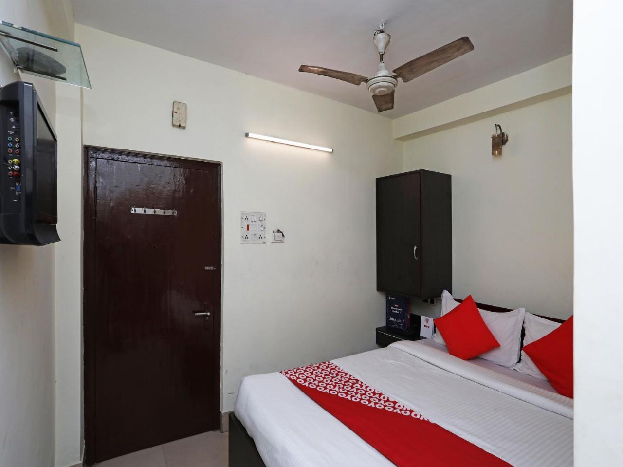 Oyo 13906 Vinita Inn Santragachi Buitenkant foto