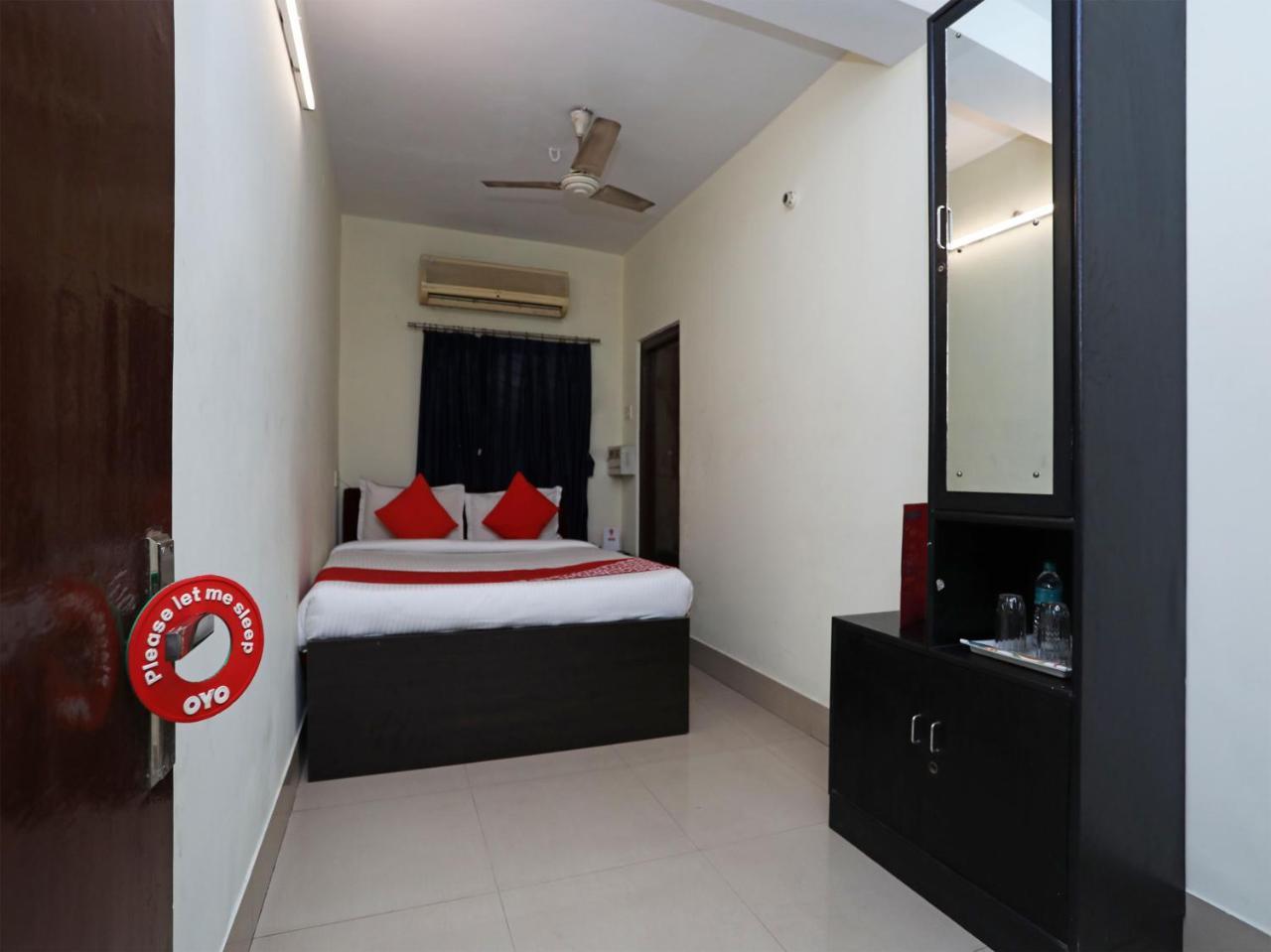 Oyo 13906 Vinita Inn Santragachi Buitenkant foto