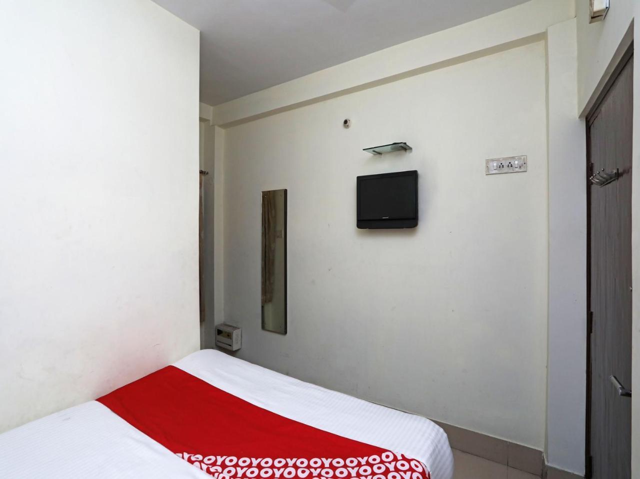 Oyo 13906 Vinita Inn Santragachi Buitenkant foto