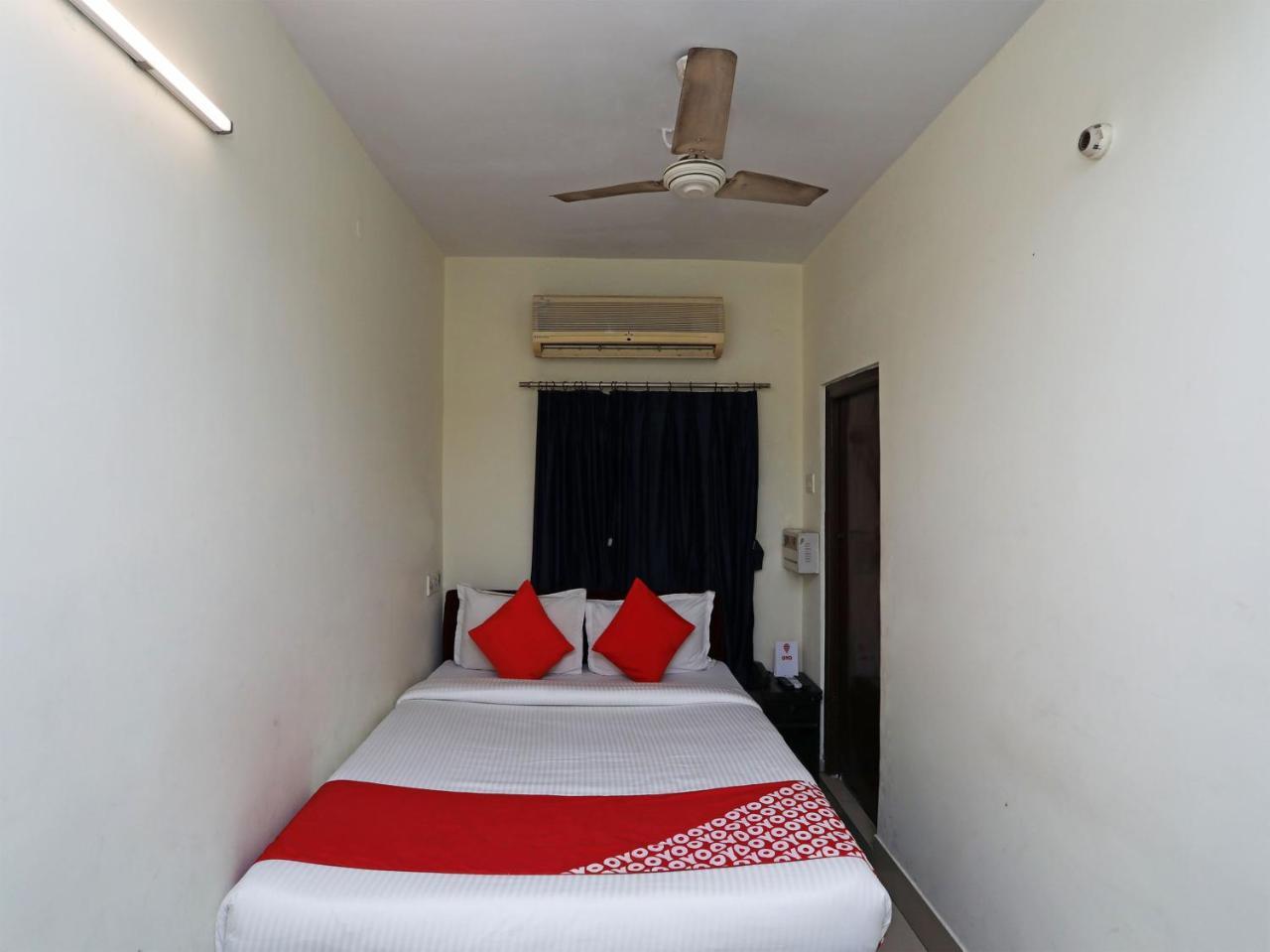 Oyo 13906 Vinita Inn Santragachi Buitenkant foto